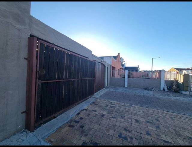 1 BEDROOM PROPERTY TO RENT IN MALIBU VILLAGE